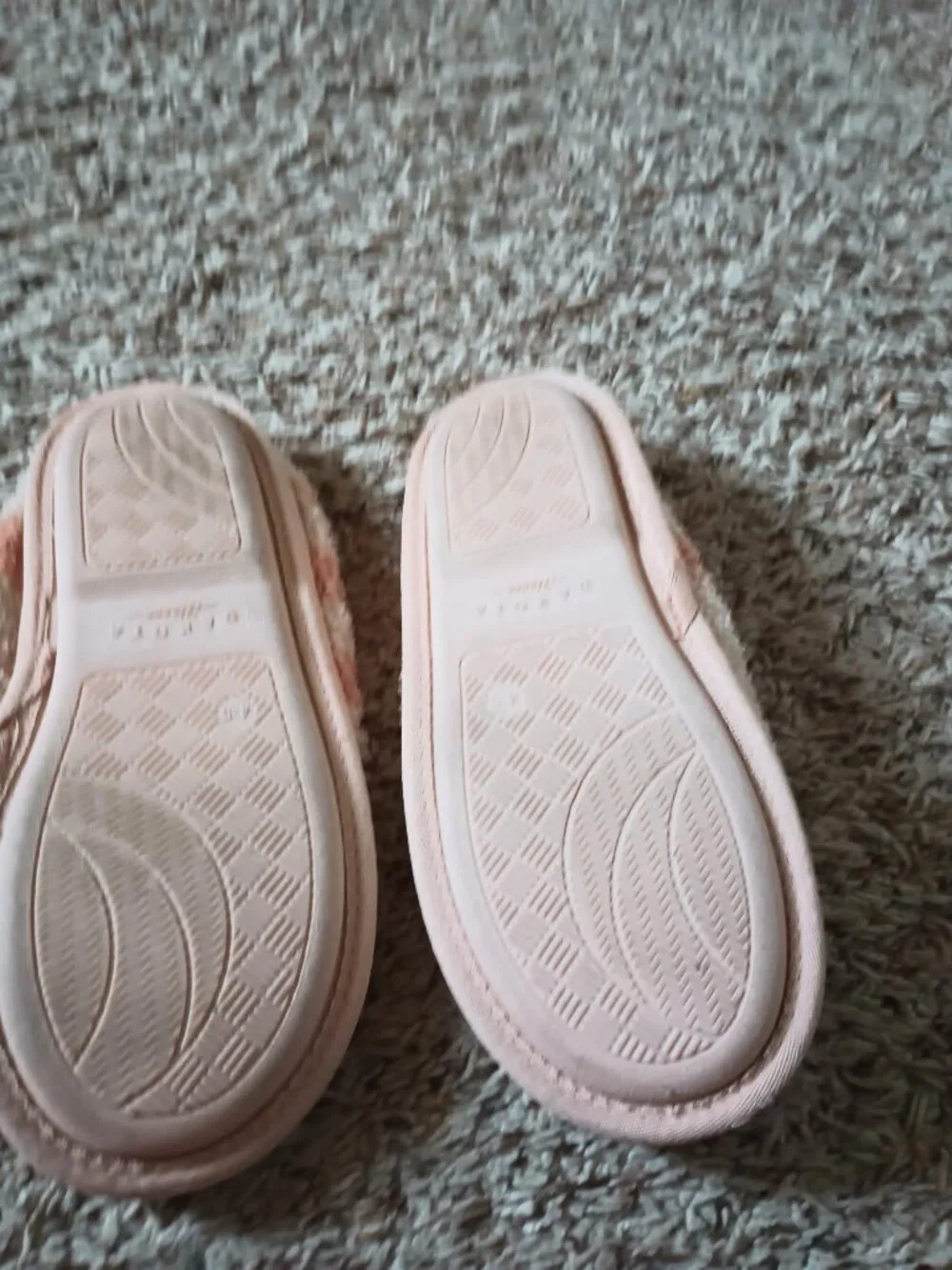 Dakota Fleece big girl's 4-5 Pink Smiley Face Fuzzy Slippers